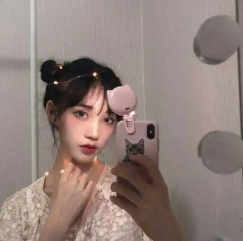 女生对你是真爱,忍不住与你交谈3个隐私,不追等嘛呢
