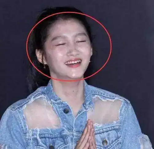 明星脱妆瞬间,赵丽颖油光满面,热巴变熊猫眼,陈乔恩最尴尬
