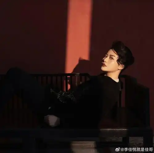 女运动员的另一面,李佳悦发布黑白多样风格写真

