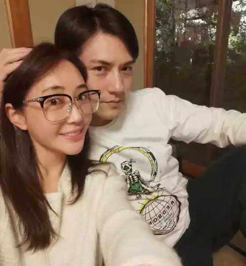 严屹宽那么帅,为什么不火他与老婆,男神与迷妹之间的浪漫相遇
