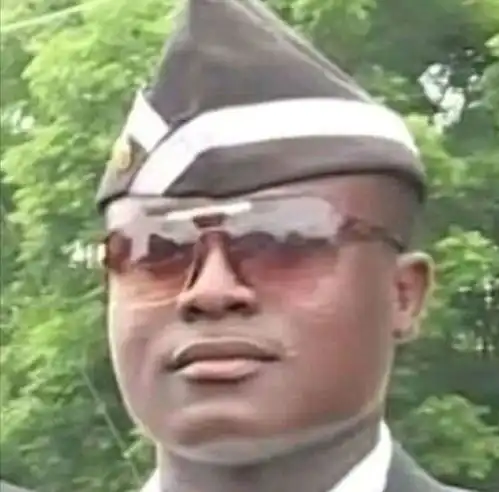 超正经的搞笑沙雕女头
