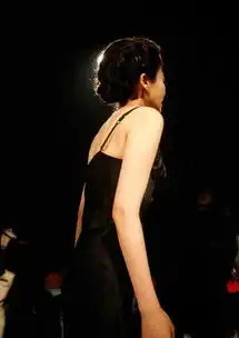 48岁许晴穿蕾丝睡裙风情万种幕后却一秒现形
