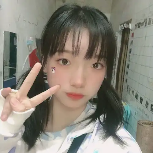 share真人网恋女生头像
