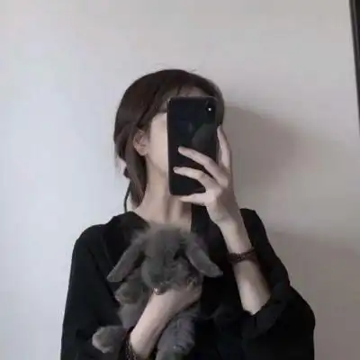 抱着宠物猫或狗狗的女生头像可爱气质女生带萌宠图片
