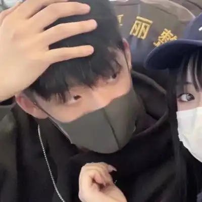 秀恩爱情侣头像真人版处处留意你的消息
