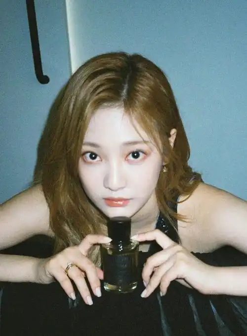 宁宁这组胶片也太好看了吧,眼睛好大啊,中国女人的大气,同意点赞
