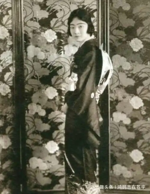 婉容绝版旧照曝光,身着旗袍风情万种,最后一张已经判若两人
