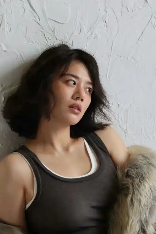 性感女星马思纯真空大片鉴赏,这很容易想入非非啊
