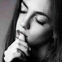 黑白欧美头像女生黑白风格欧美女生伤感头像
