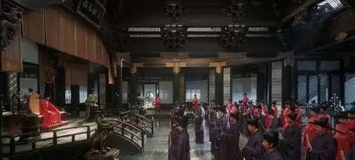 古代早朝时间都很早,上朝的文武百官住在哪上完朝又去哪工作
