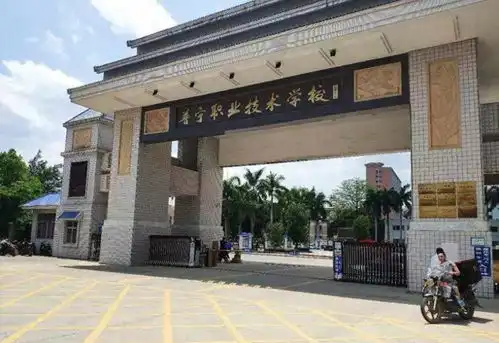 原想读三年制公立免费职校,被忽悠交1.3万上了一年制培训班
