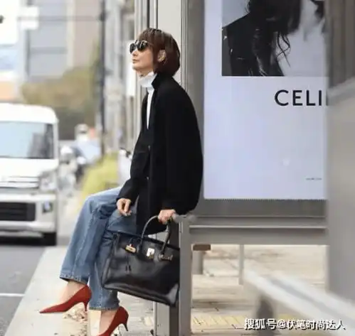 中年女人别轻易服老跟富冈佳子学简约搭配,优雅大气特年轻
