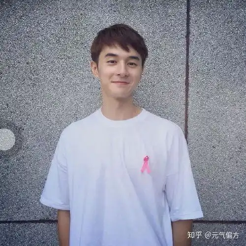 我的男孩张轩睿可不止是小奶狗,扒光衣服保证吓你一跳
