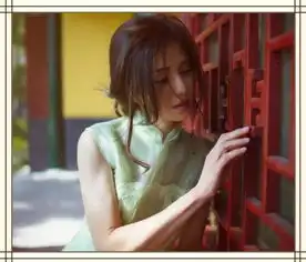 杨钰莹和李若彤都是冻龄女神,同穿薄荷绿长裙,差距不是一般的大
