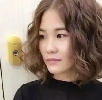 适合中年女性的洋气发型有这几款就够了
