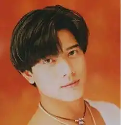 郭富城开5000万超跑带方媛吃宵夜,两人穿着像20岁,大胸肌超抢镜
