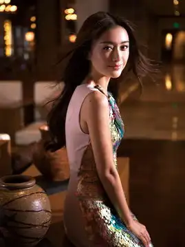 秦岚杂志封面风情万种上演熟女魅惑
