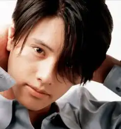 42岁少年感满满的他居然也有非主流的时刻简直从小帅到老
