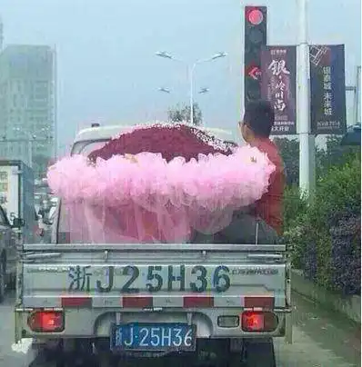 搞笑gif妹子能遇到这样的哥们就嫁了吧太有爱了
