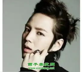 男生长发露额头发型或狂野或清新
