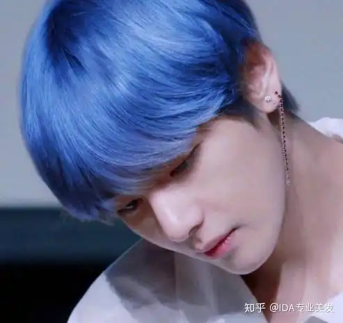 ida美发靠发色上热搜的爱豆,lisa银发人间芭比,金泰亨蓝发太惊艳
