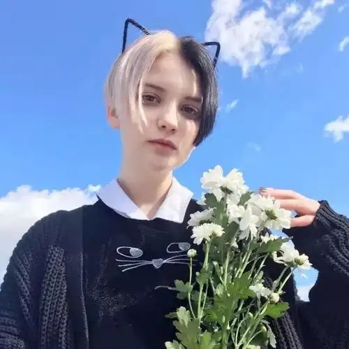 不易撞的单人情侣头像
