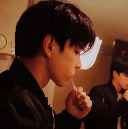 男生头像.nobodycomparestoyou
