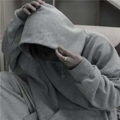 qq头像男生伤感,时光不及你眉梢真的老了
