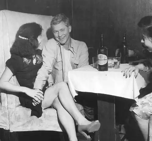 民国妓女的珍贵旧照风姿绰约的背后多少风尘泪图11最风情万种
