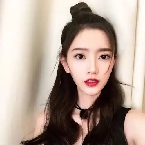 说起减龄,发型至关重要下面是公认最减龄的几款发型
