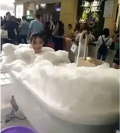 抖音小姐姐在众目睽睽之下,直接在浴缸洗澡,引发网友吐槽
