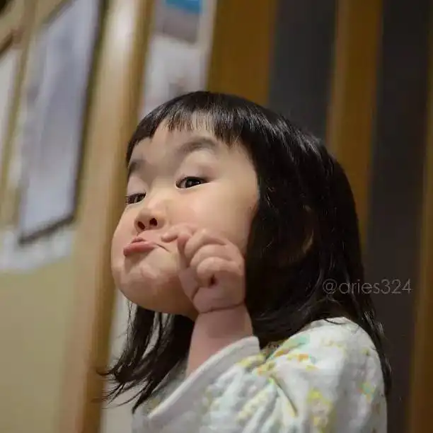 四岁小女孩凭借她的丑萌火遍全世界,你就是我想要的傻丫头
