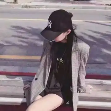 qq女生用的霸气头像戴帽子的你不需要鸡汤你需要巴掌
