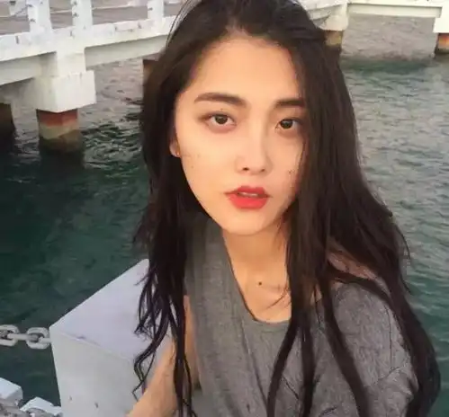 用爽肤水时别直接涂,应当做好这3个准备,补水保湿效果显著
