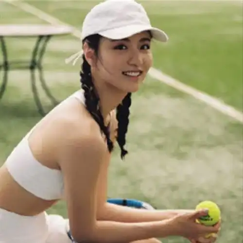 做了4年背景板,终于凭追风者舞女被关注,风情万种太撩人

