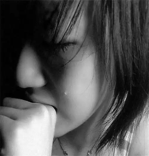 老公带我参加朋友婚礼,无意发现他哭了,得知真相我崩溃
