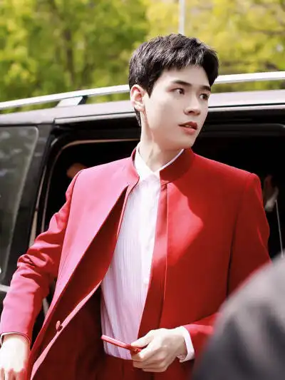 龚俊凌晨掐点转发央视新闻,换头像后好似官方号,粉丝称不敢评论
