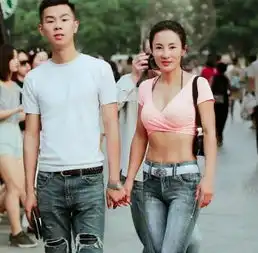 儿子埋怨老妈火辣让自己交不了女朋友,网友活该
