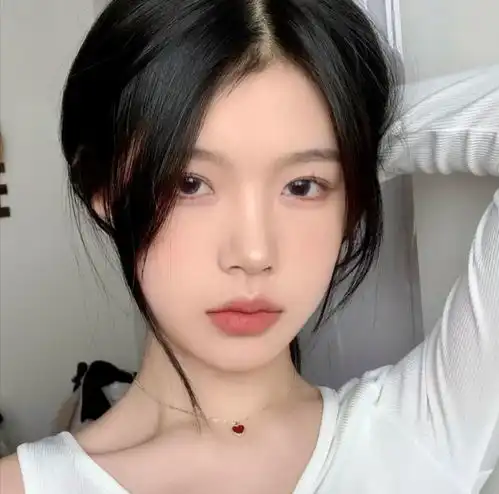 招桃花温柔小众真人女生头像324
