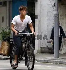 2013年香港电影节在汉堡举行开幕电影为浮城
