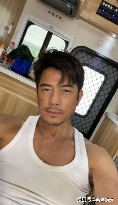 扫毒3拍摄进行时,郭富城展示硬汉形象,蓬头垢面晒自拍
