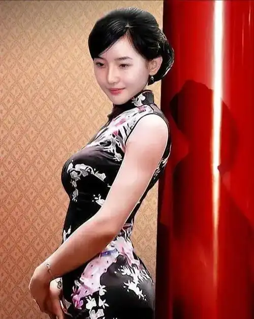 40多岁的人了,依然风姿绰越,风情万种,神韵流淑
