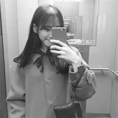时尚有气质比较成熟的黑白头像女生冷酷霸气图片
