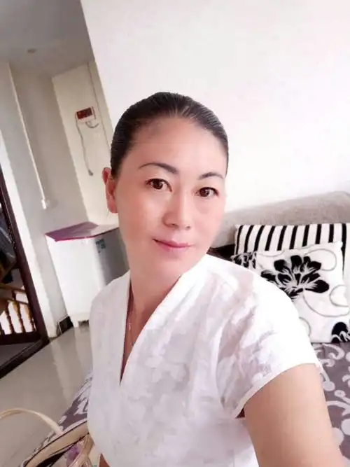 50岁女人假装出轨演给老公看,假戏真做,老公怒斥马上离婚
