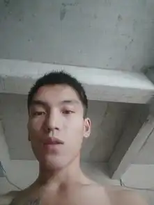 造型师帮我看下头型什么造型好看24岁结婚了
