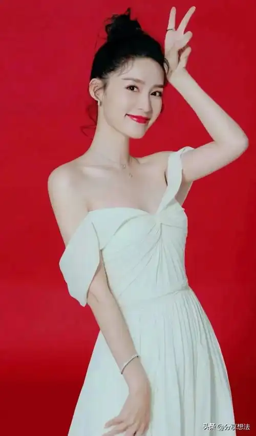 李沁明星壁纸57
