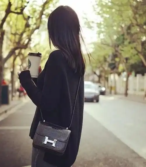 19岁校花意外怀孕,父亲将其关进小黑屋,5年之后才得救
