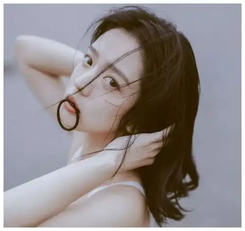 港风超拽霸气女生头像
