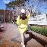 超拽女生头像带帽背影戴帽子酷拽的女生背影头像
