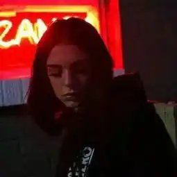 女生头像丨烟酒脏话,性格极差
